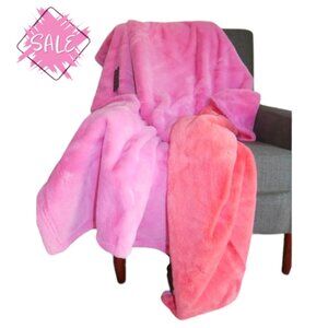 Max Studio Faux Fur Throw Blanket Double Sided Fur Super Soft Pink Coral Heavy